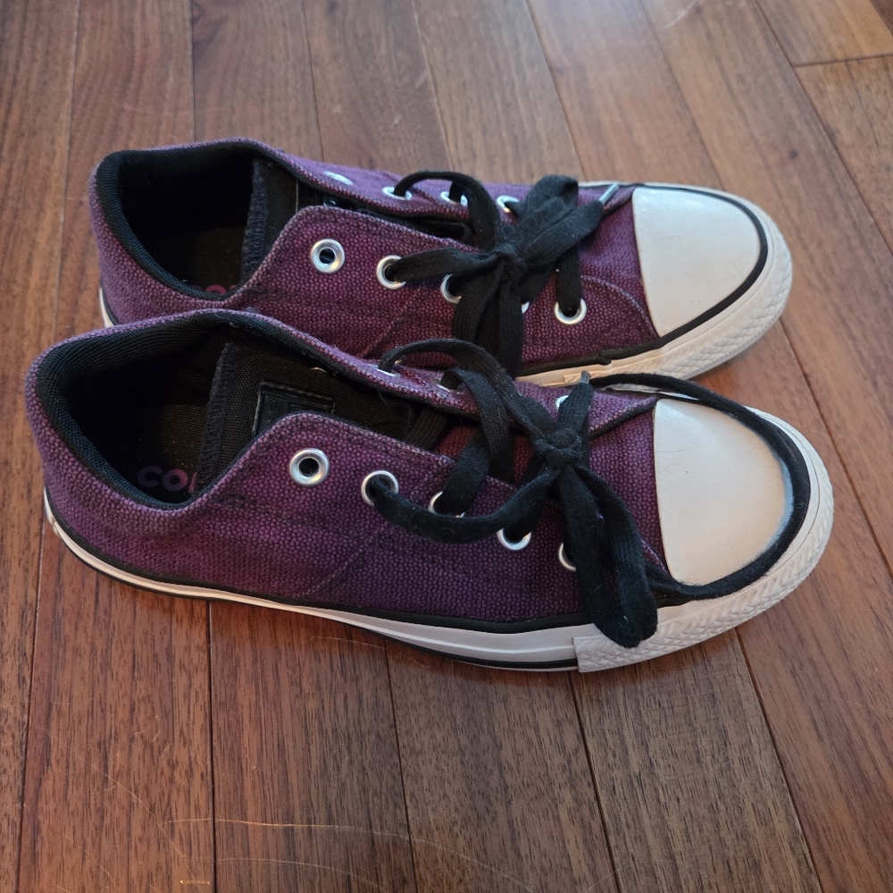 Sz 6 All Star Converse Sneakers